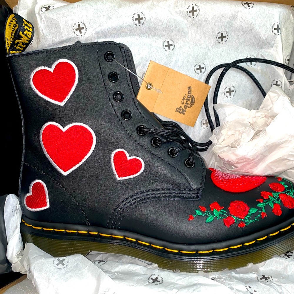 Doc Martens 1460 Pascal Hearts
